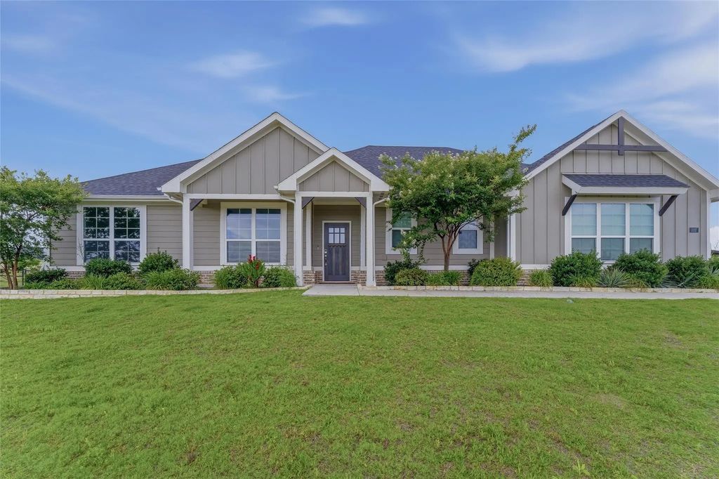 1037 Flagstone Drive, Weatherford