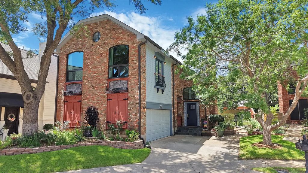3033 Everest Drive, Bedford