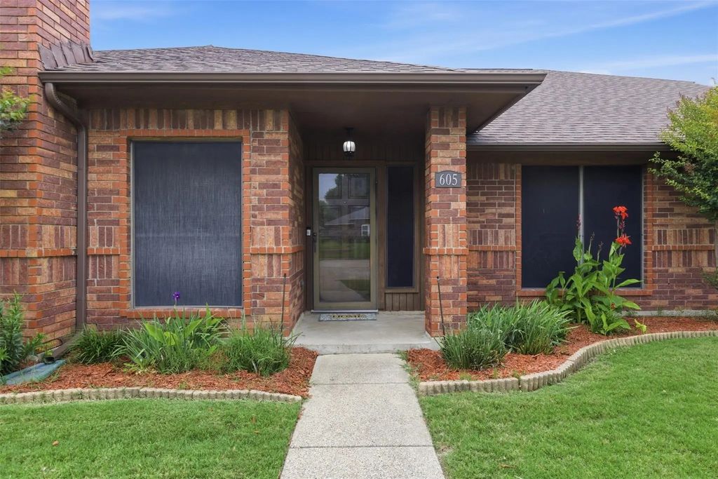 605 Buttercup Circle, Garland