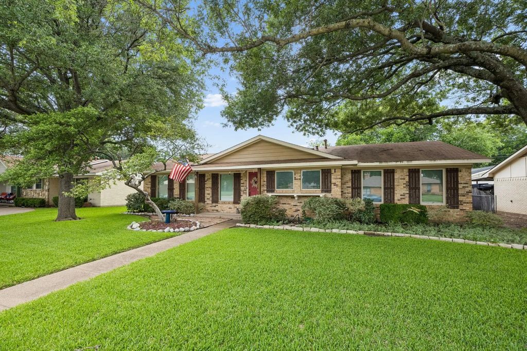 2016 Custer Parkway, Richardson
