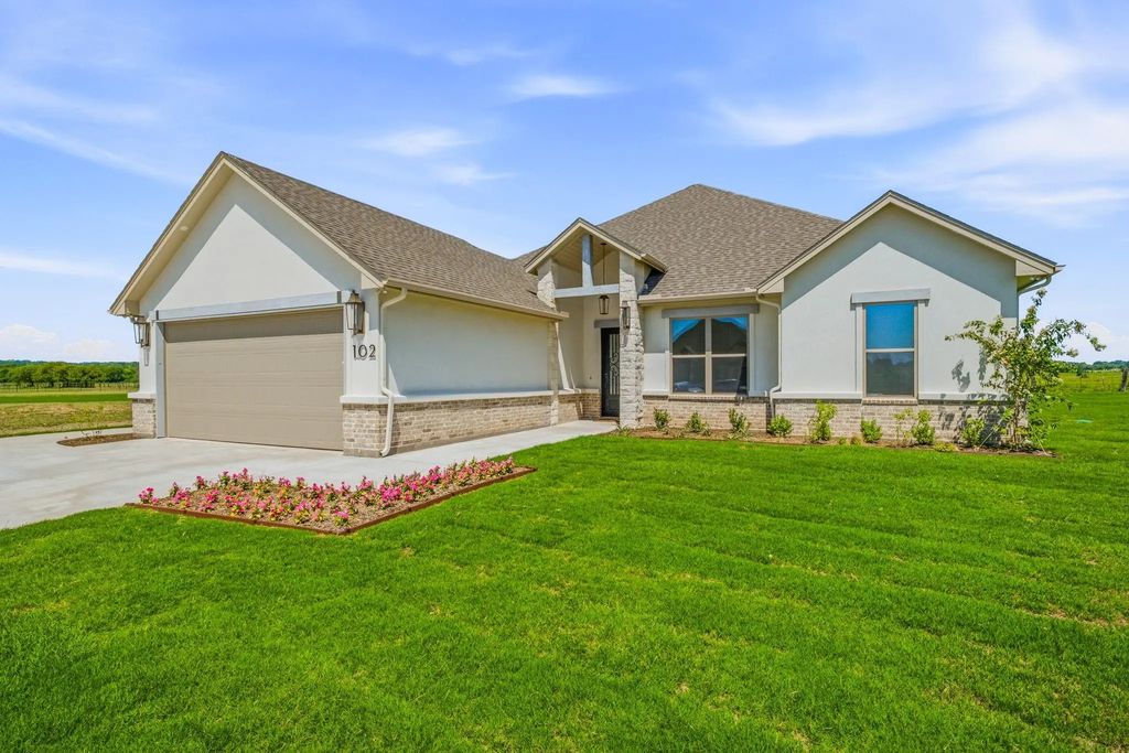 102 Eagle Court, Glen Rose