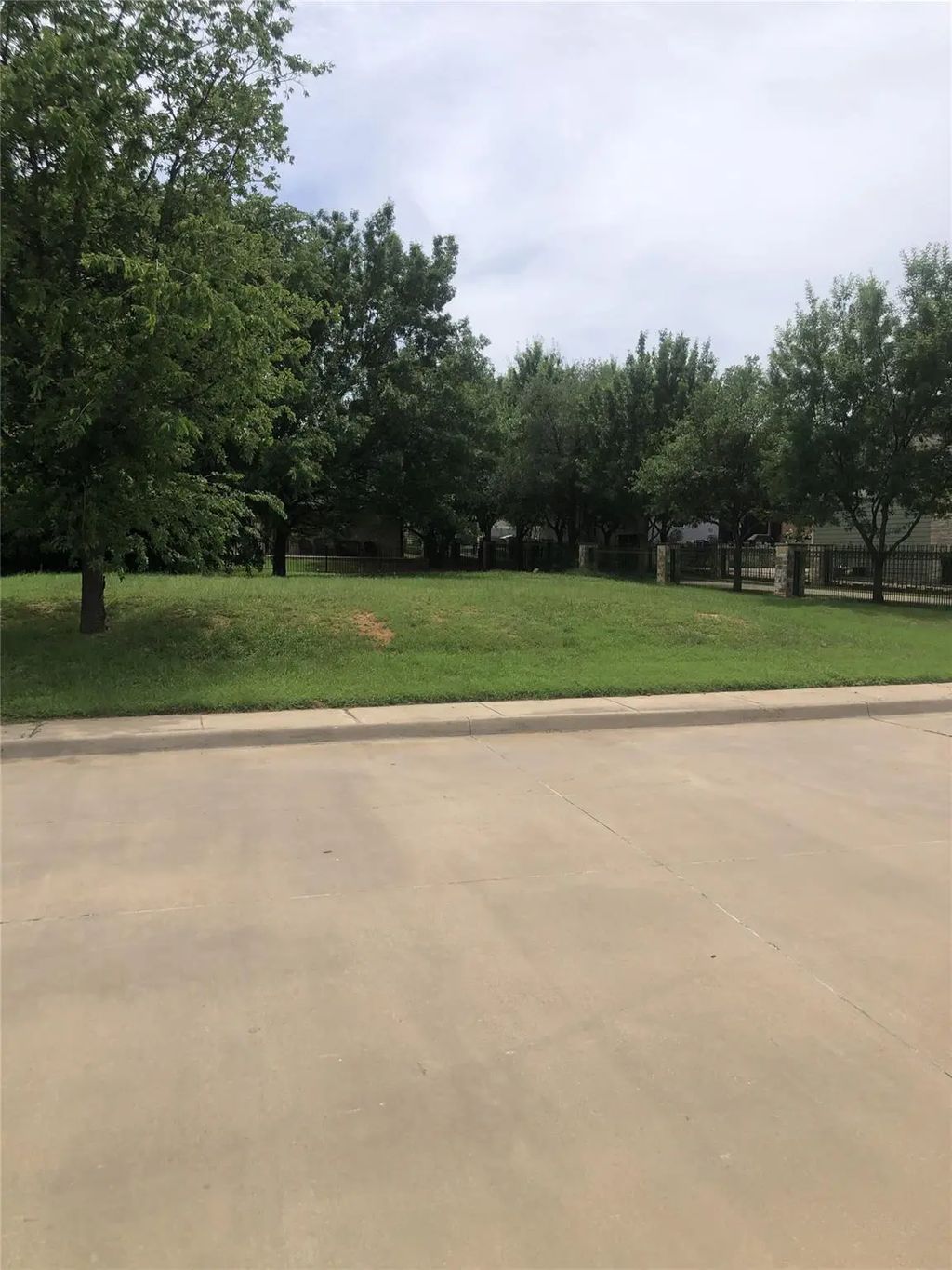 500 Mary Lou Court, Granbury