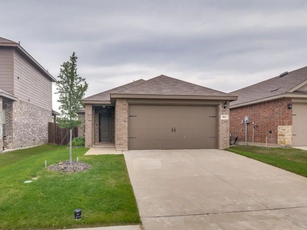 911 Corral Street, Royse City
