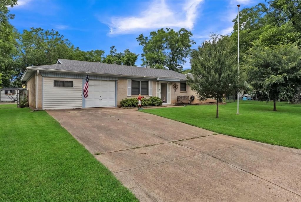19 Page Street, Hurst