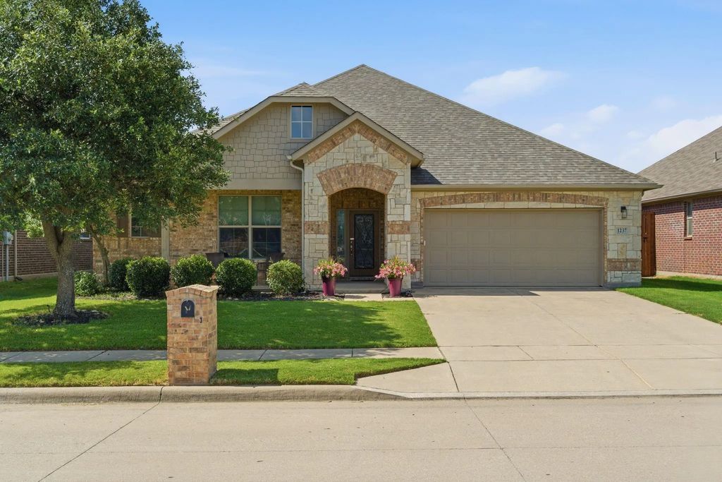 1237 Mesa Crest Drive, Fort Worth