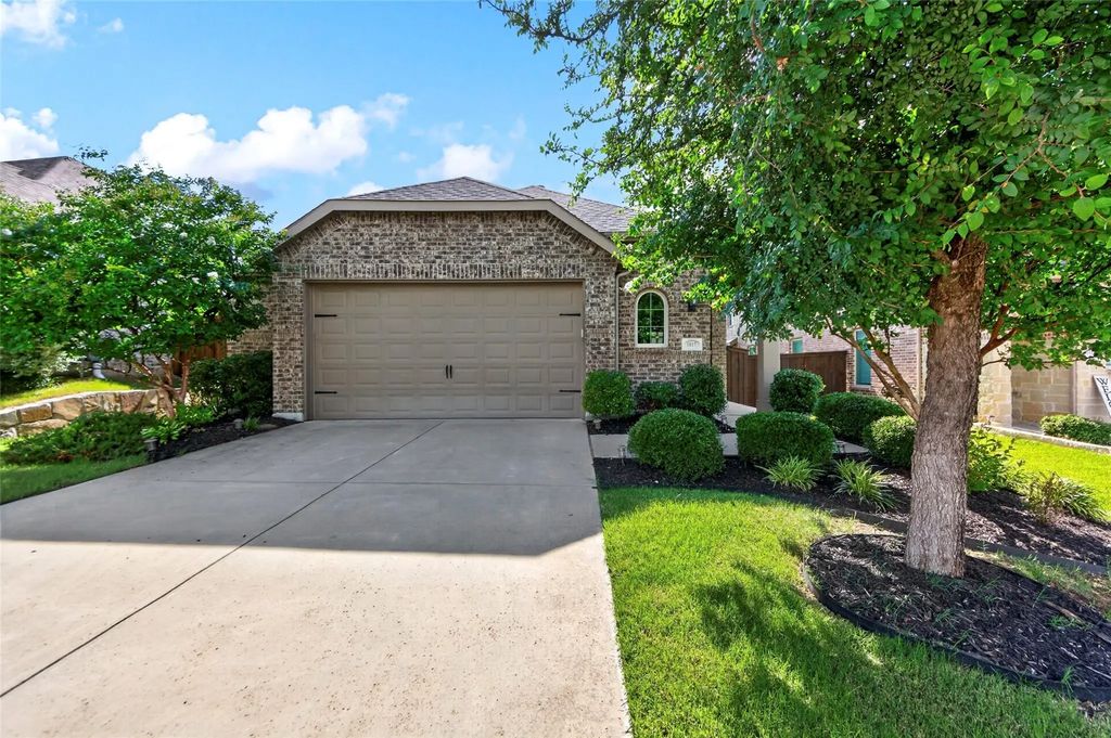 1013 Shire Drive, Aubrey
