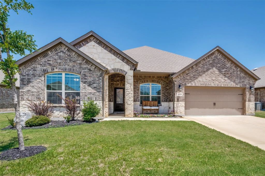 10121 Table Bluff Street, Aubrey