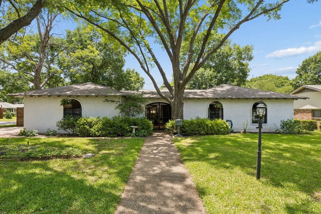 9519 Springwater Drive, Dallas