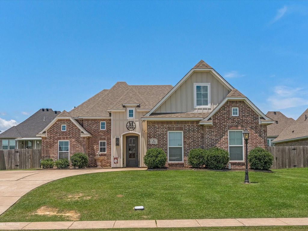 690 Lessie Drive, Stonewall