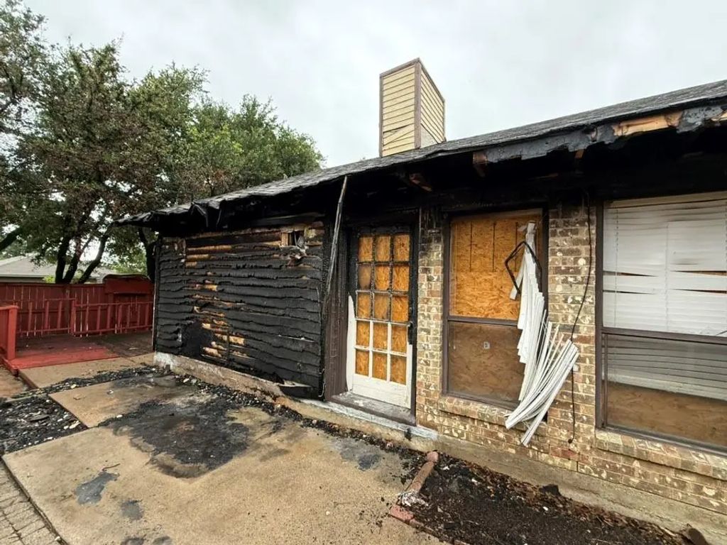 3703 Clover Hill Lane, Carrollton