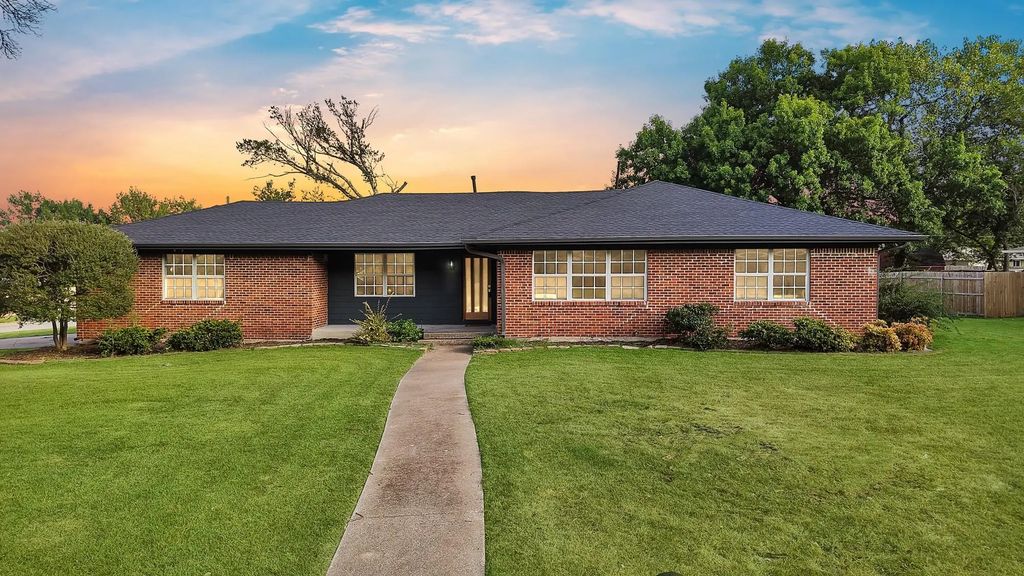 1618 Comanche Trail, Garland