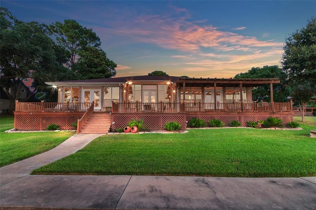 144 Redondo Drive, Gun Barrel City