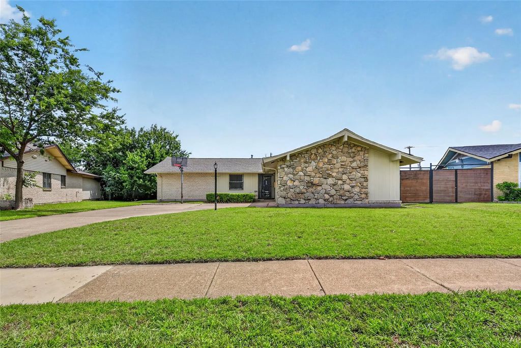 1744 Gross Road, Dallas