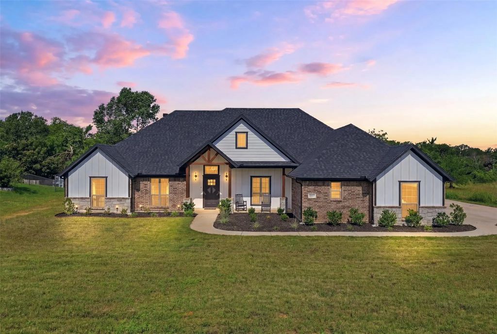 1057 Gonzollas Road, Springtown
