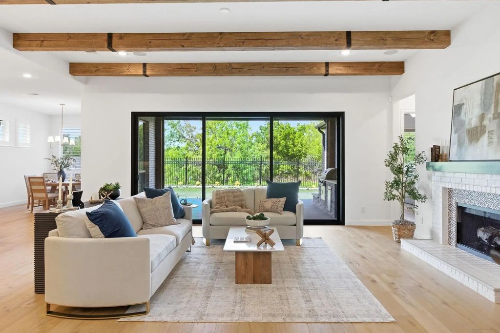 8288 Western, The Colony