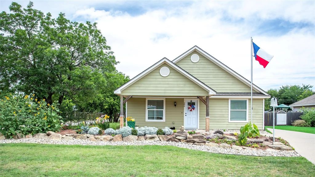 206 W Oak, Olney