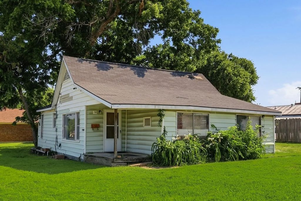 218 W Worth Street, Grapevine