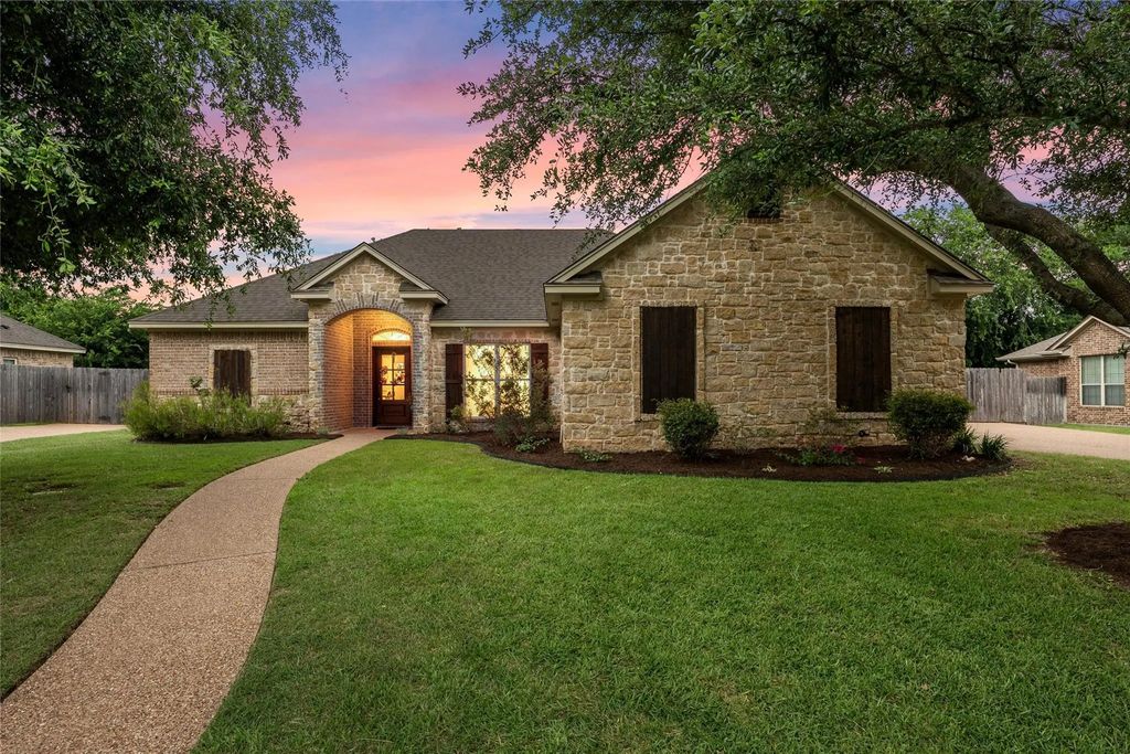 513 Kings Row, Woodway