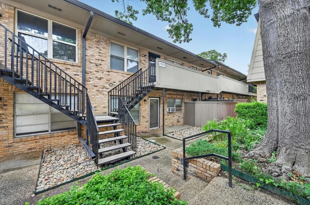 7929 Royal Lane 220, Dallas