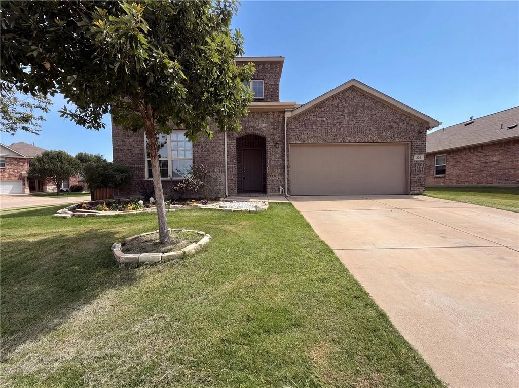 325 Pin Cushion Trail, Burleson