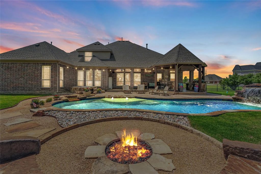 1615 Sara Cove, Lucas