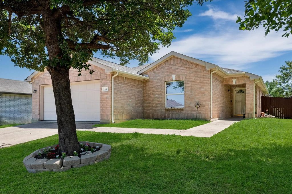 1641 Knight Trail, Little Elm