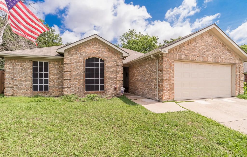 911 W Lynn Creek Drive, Arlington