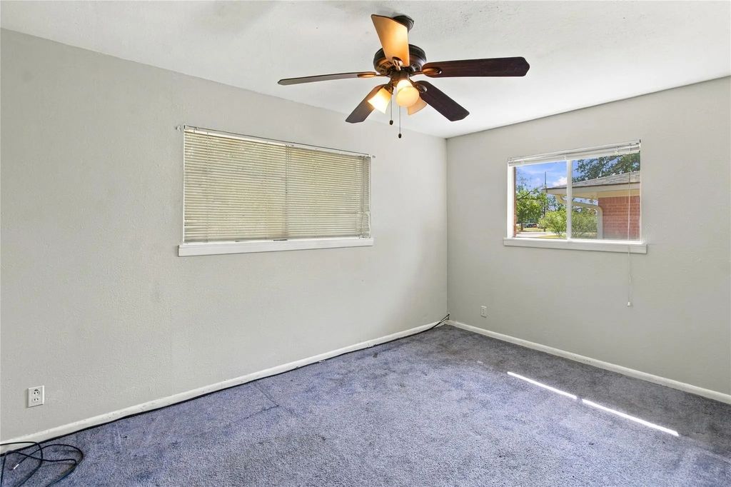 121 S Imperial Drive, Denison