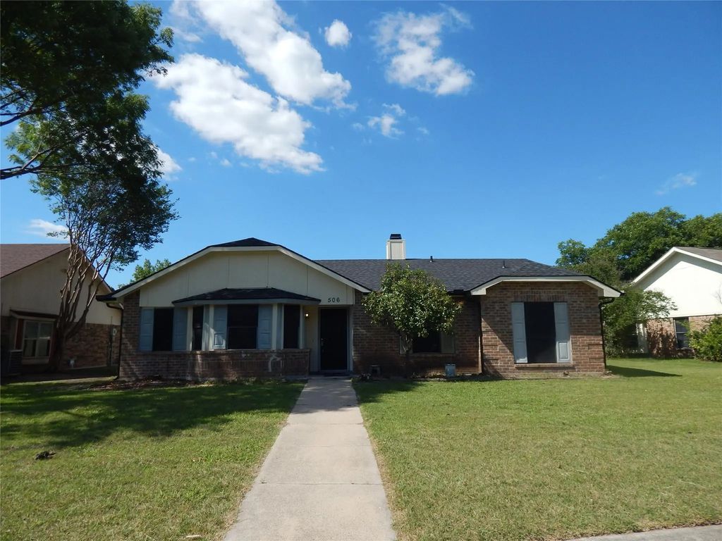 506 Redwood Drive, Grand Prairie
