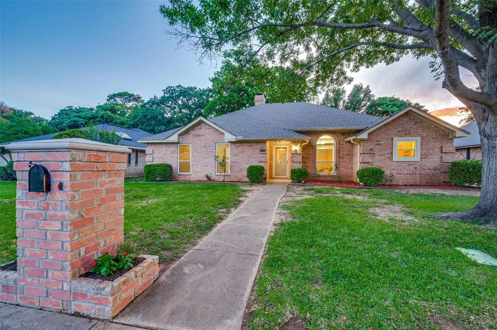 6002 Kenilworth Drive, Arlington