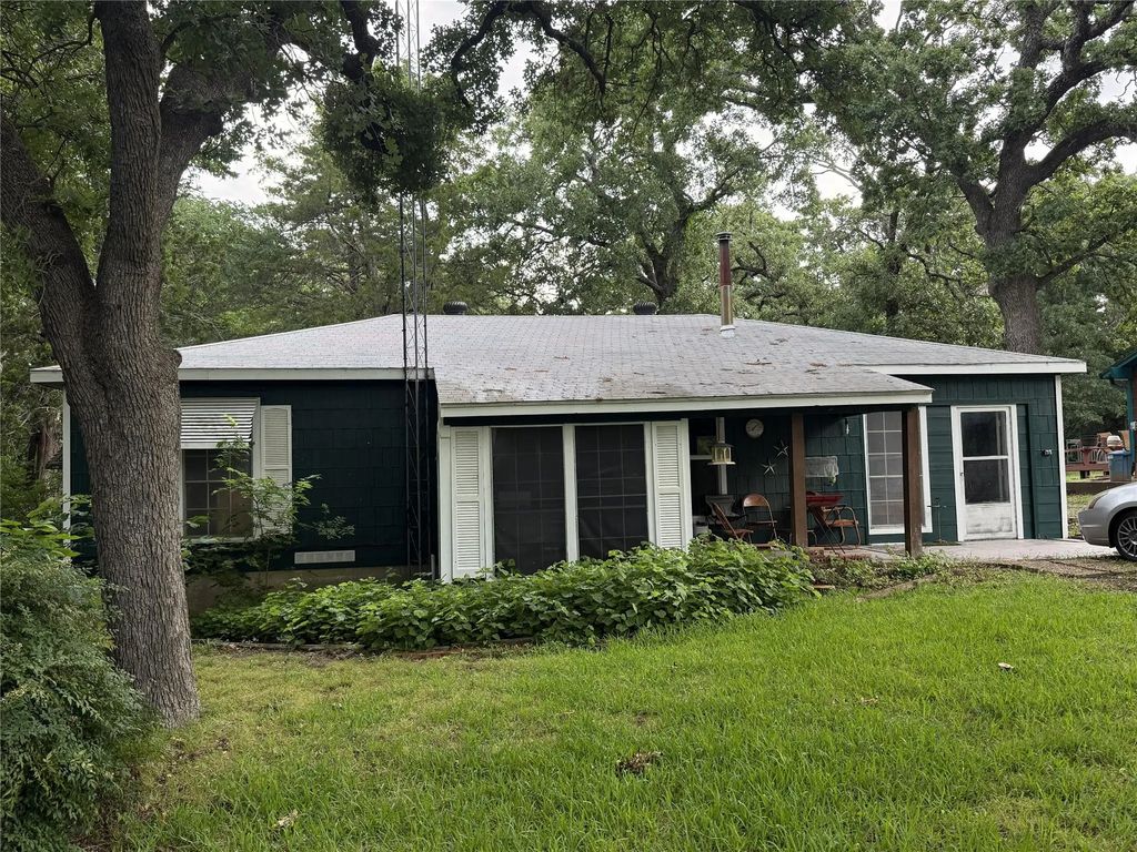 202 Colt Drive, Lake Kiowa