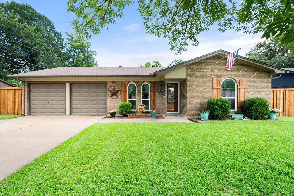140 Jill Ann Drive, Burleson