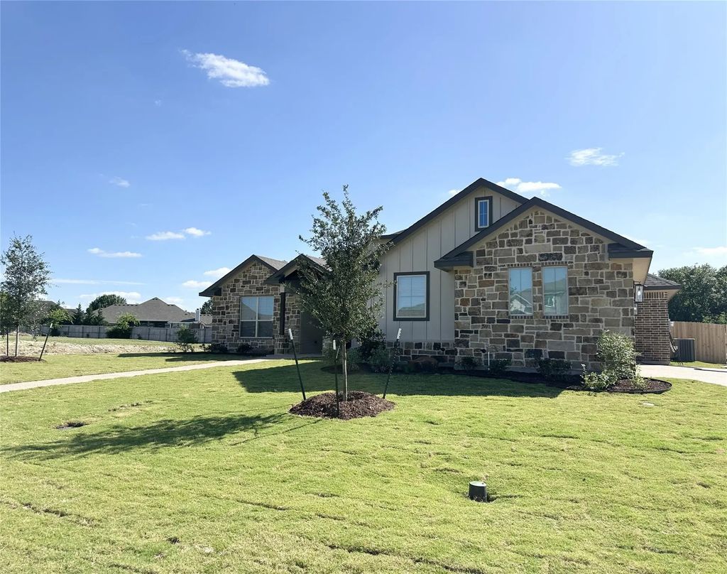 1032 Queen Elizabeth Drive, Waco