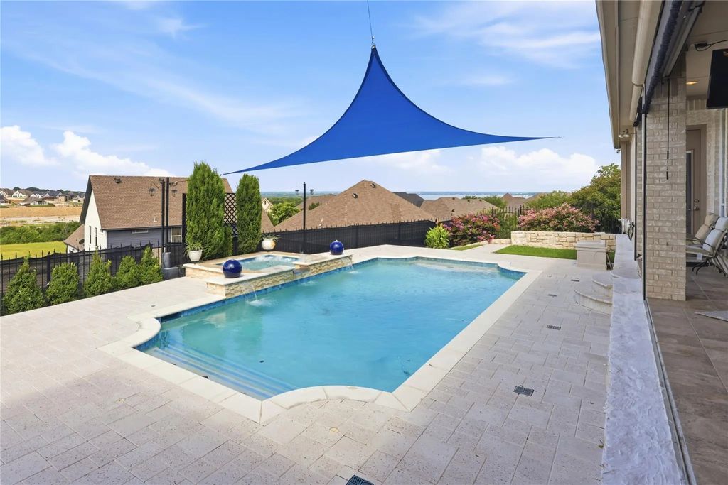8804 Summit Point Court, Fort Worth