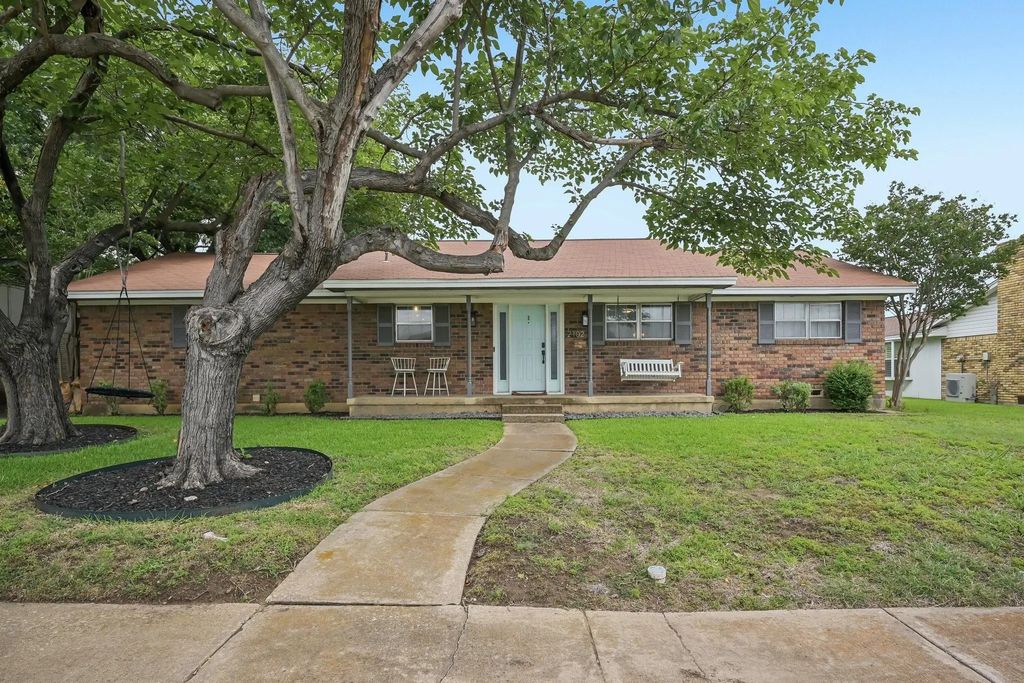 2102 Quail Run, McKinney