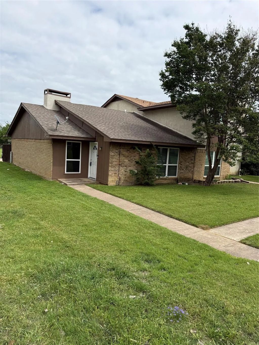 1402 S Carrier Parkway 110, Grand Prairie