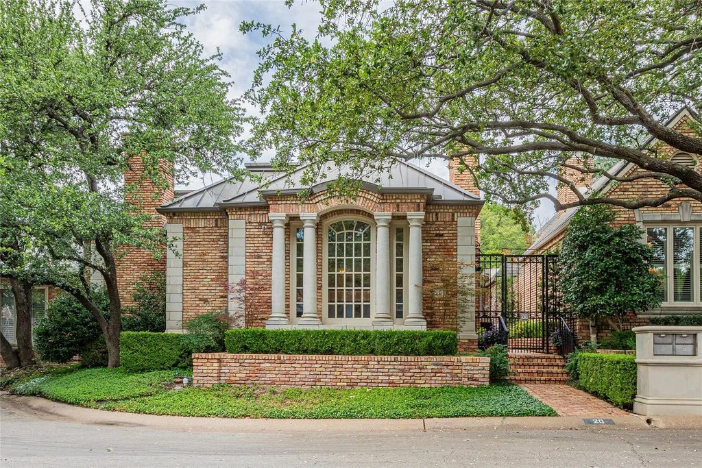 20 Stonecourt Circle, Dallas