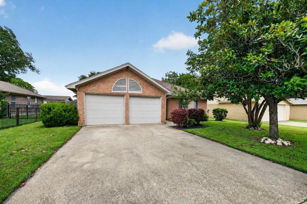 705 Parkwest Boulevard, Saginaw