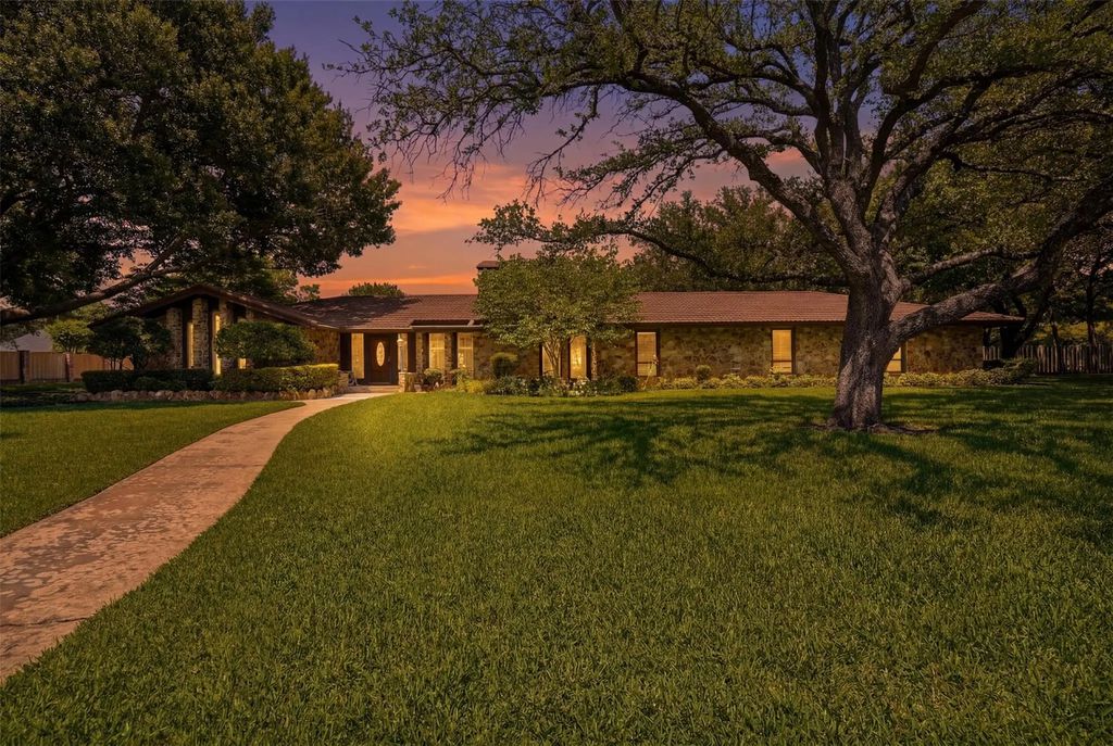 715 Stonelake Drive, Cleburne