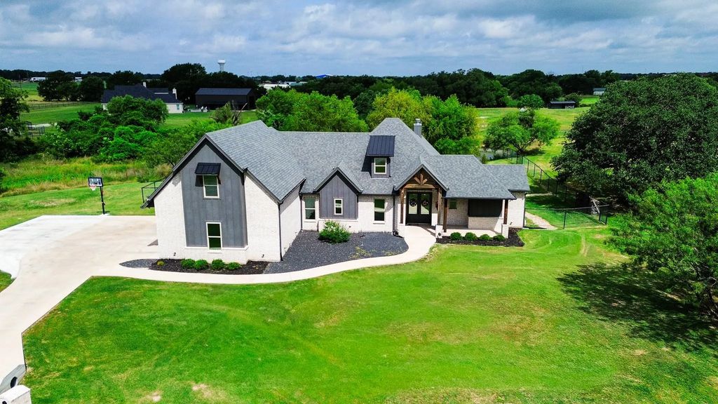 401 Spring Valley Road, Weatherford