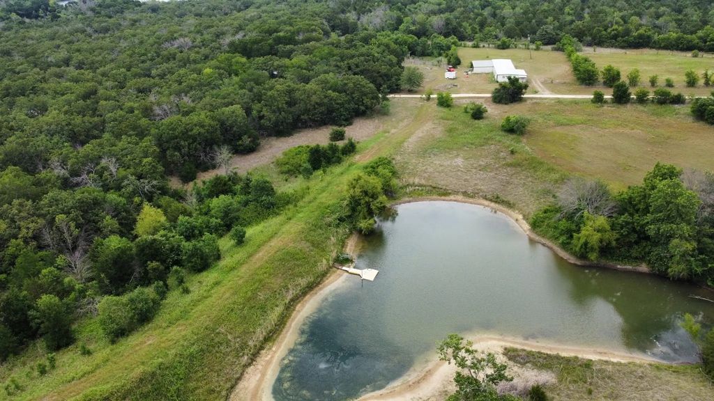 2517 State Highway 31, Hubbard