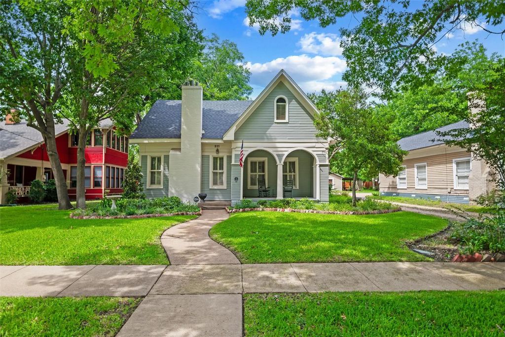 311 E Marvin Avenue, Waxahachie