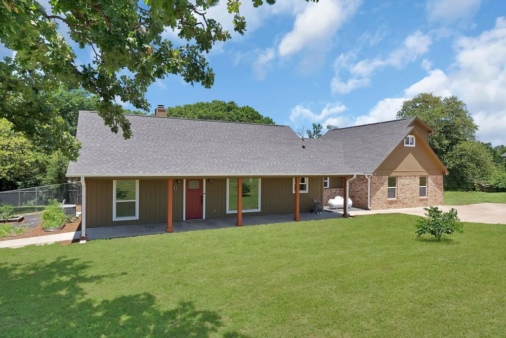3328 English Creek Court, Azle