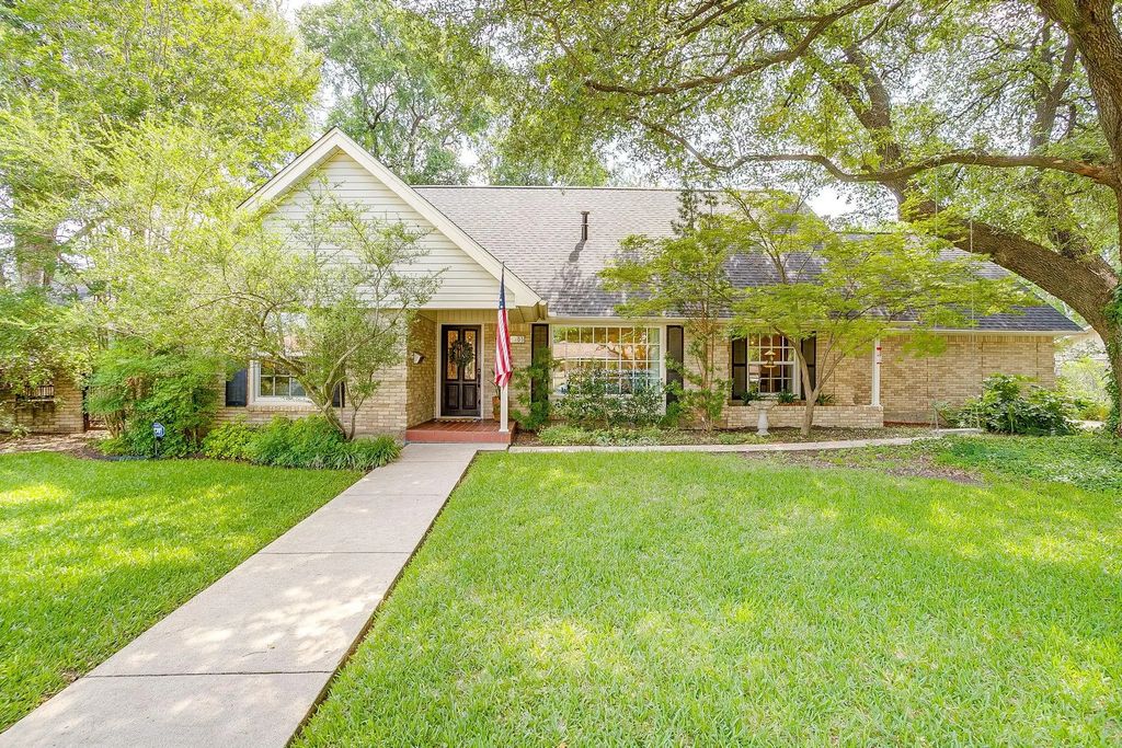 4305 Elmwood Drive, Benbrook