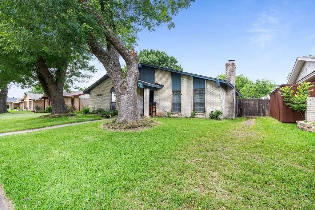 948 Meadowcove Circle, Garland