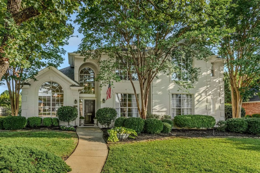 824 Forest Lakes Drive, Keller