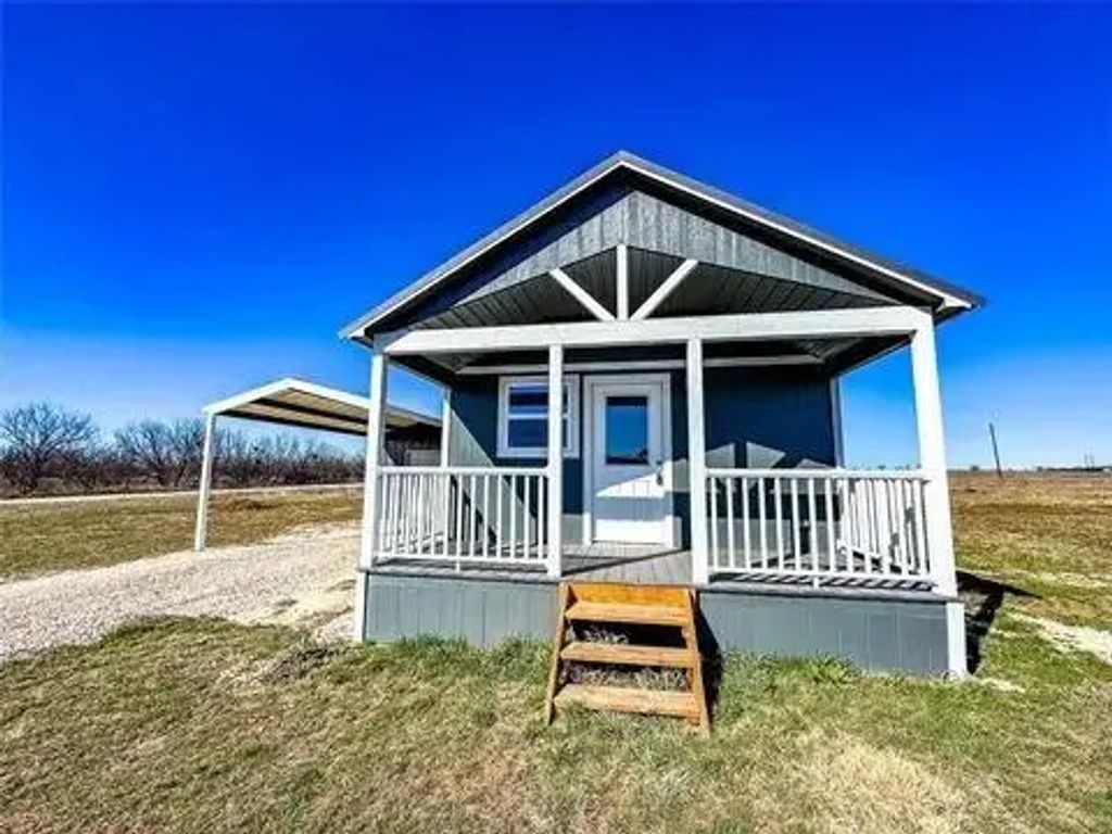 323 Blue Cat Boulevard, Haskell