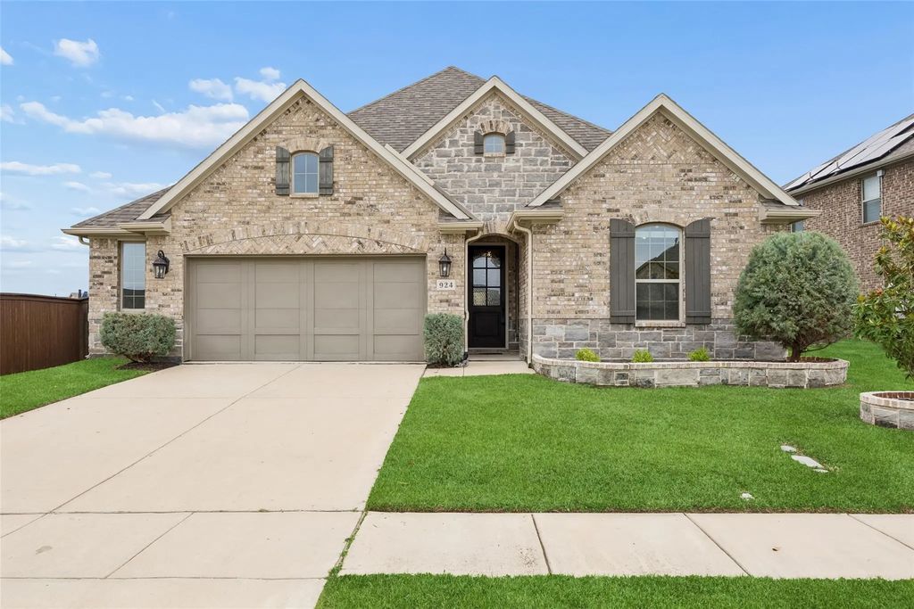 924 Pear Avenue, Forney