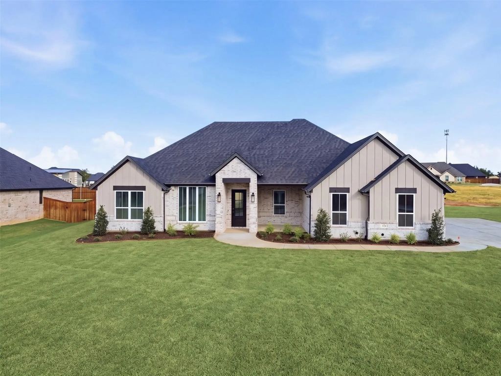 2120 Middlewood Circle, Granbury