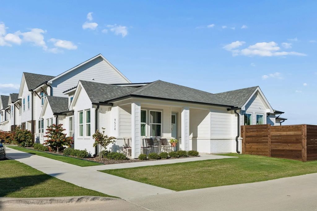 9524 Thorncrown Lane, Fort Worth